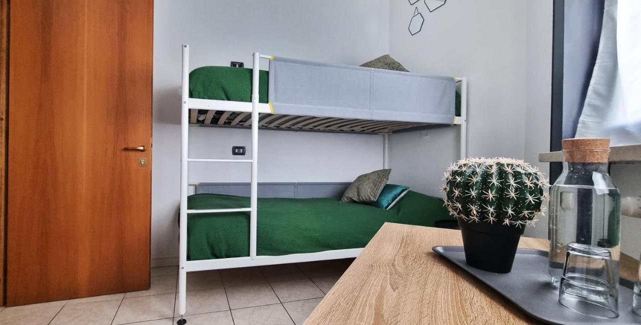Guesthouse Tree Rooms Industrial Bergamo Exteriör bild
